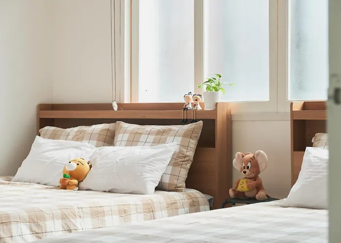 서울 홍대 풀게스트하우스2 홍대입구역7번출구 넓은공간 2room 단독전체사용 파티가능 *